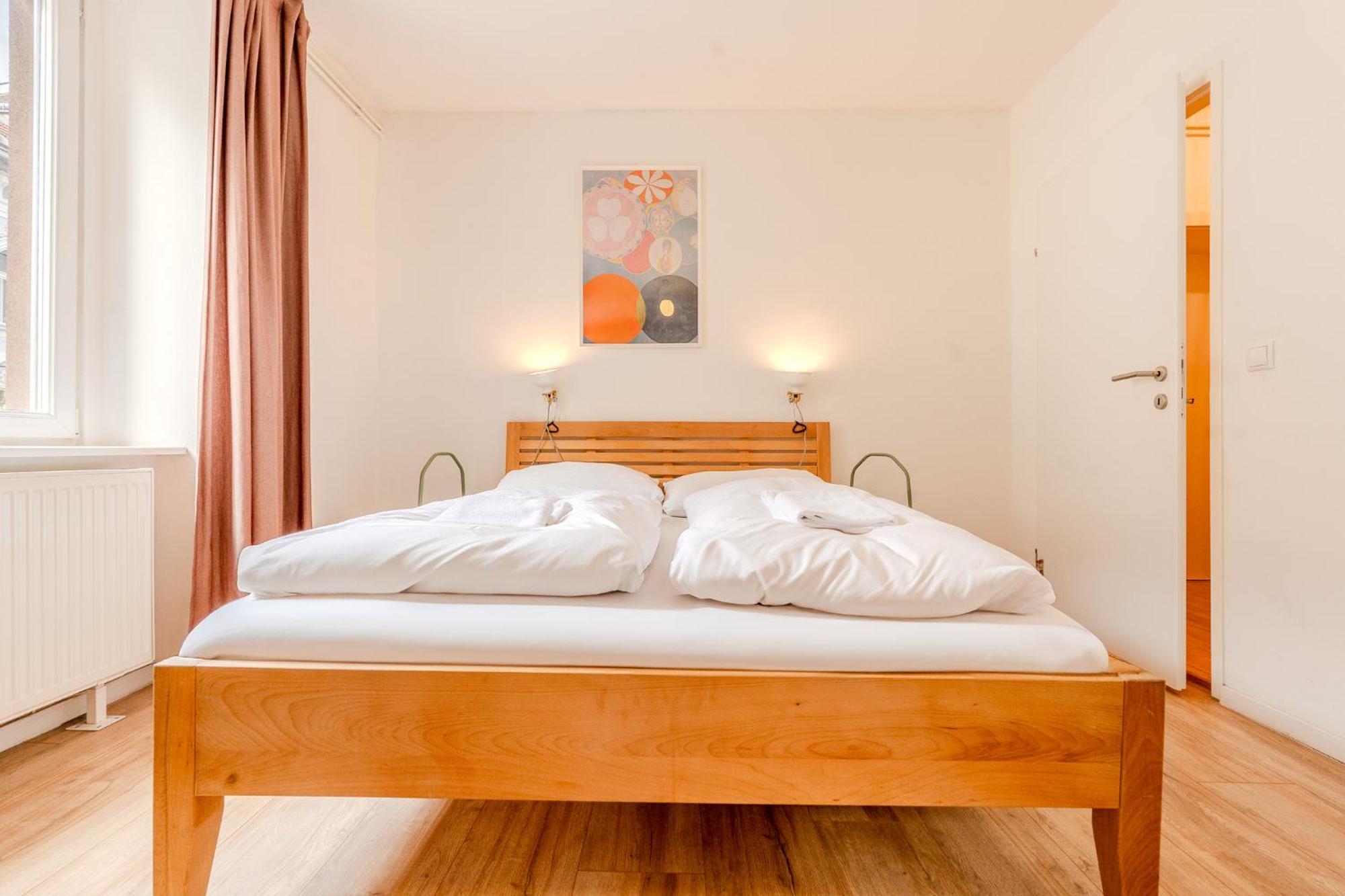 Whats-App Self-Check-In - Vibrant City Life In Graz Exterior photo